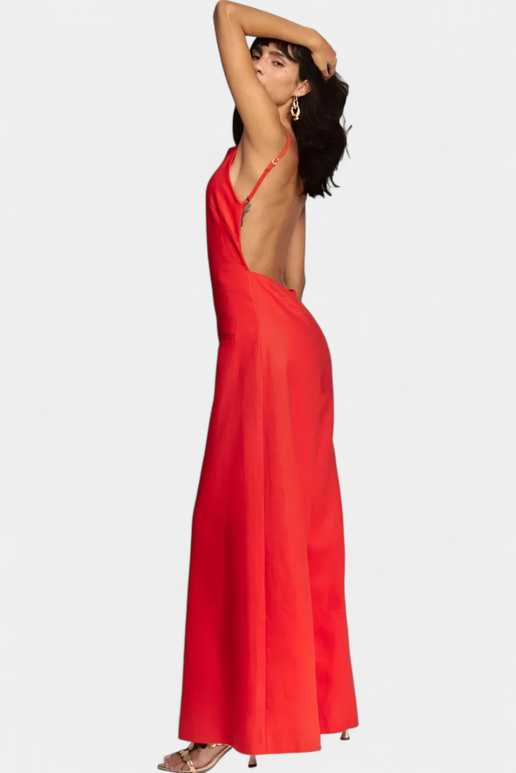 Overal Belén s širokými nohavicemi a zářivým řasením