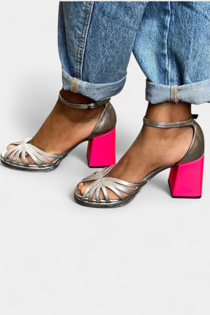 Solea – Sandalias Clásicas con Tira Dorada