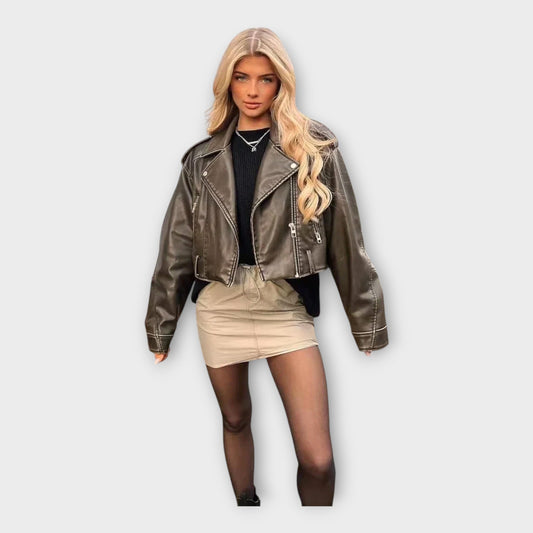 Moderní Krátká Kožená Bunda s Páskem a Vytříbenou Estetikou