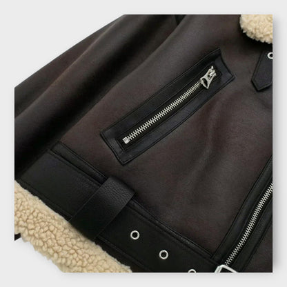 Kožená Krátká Bunda s Kožešinou a Páskem