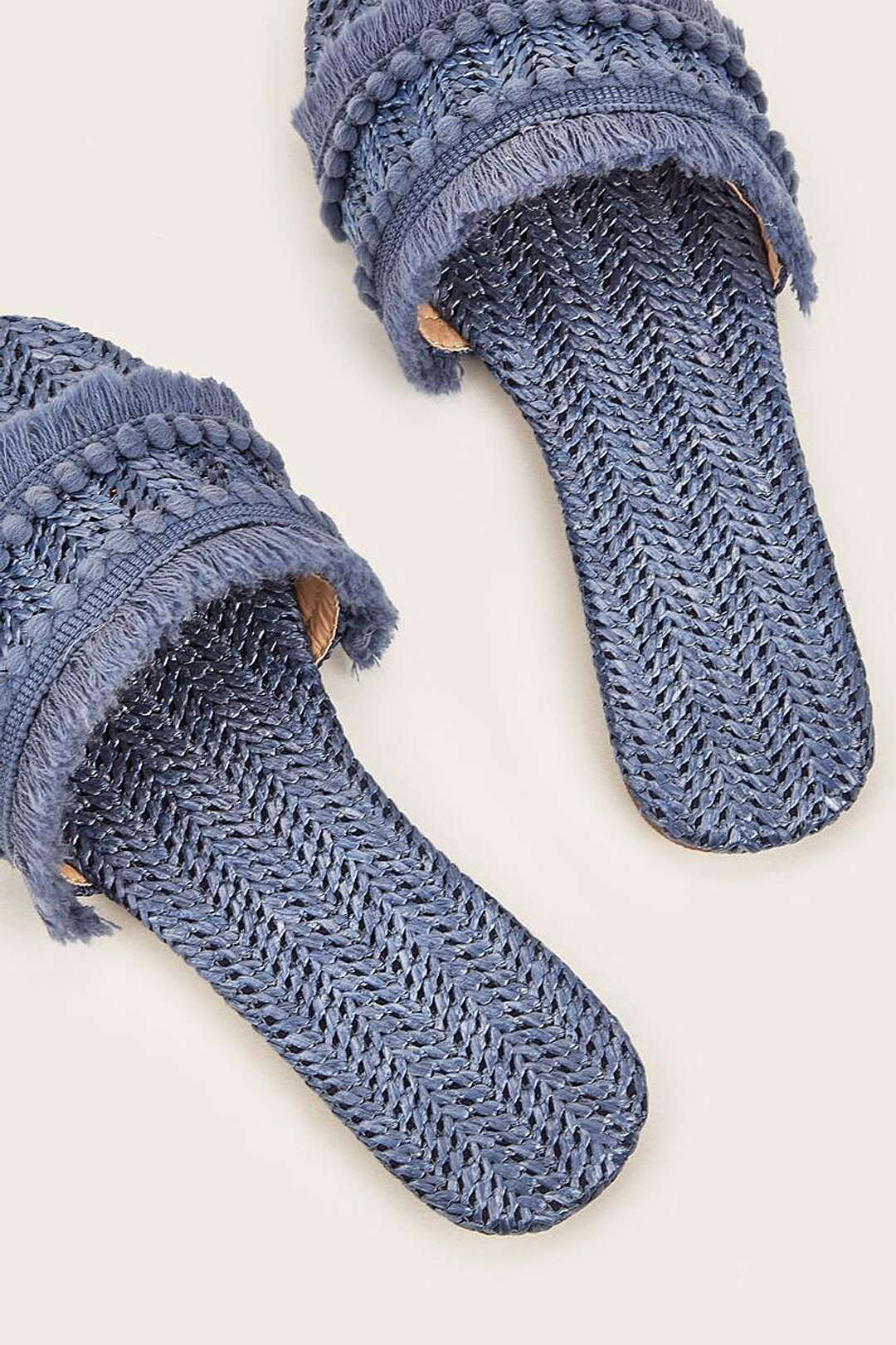 Tenisky s třásněmi 